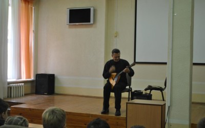 УЧИМСЯ СЛУШАТЬ МУЗЫКУ…