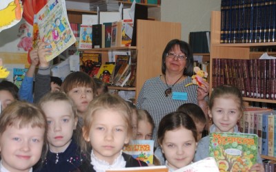 Первоклассники впервые знакомились с библиотекой школы